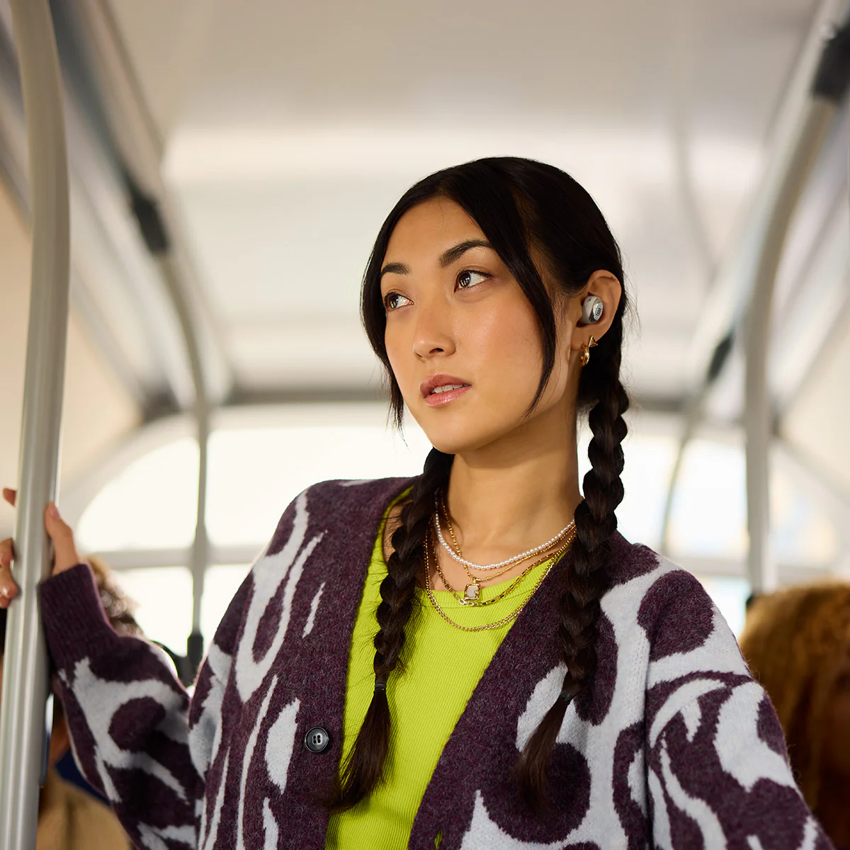 JBL Live Buds 3 Earbuds 2