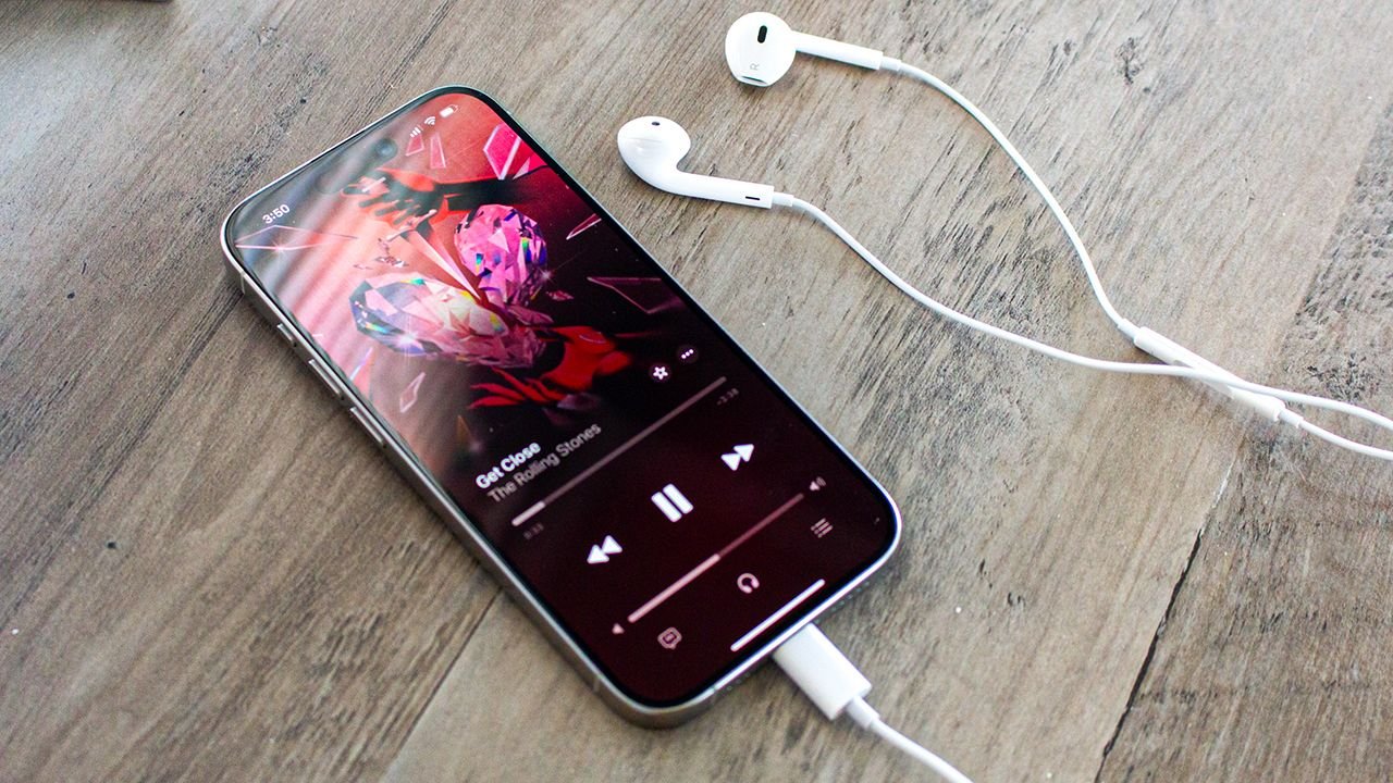 apple earpods with usb c cnn 5