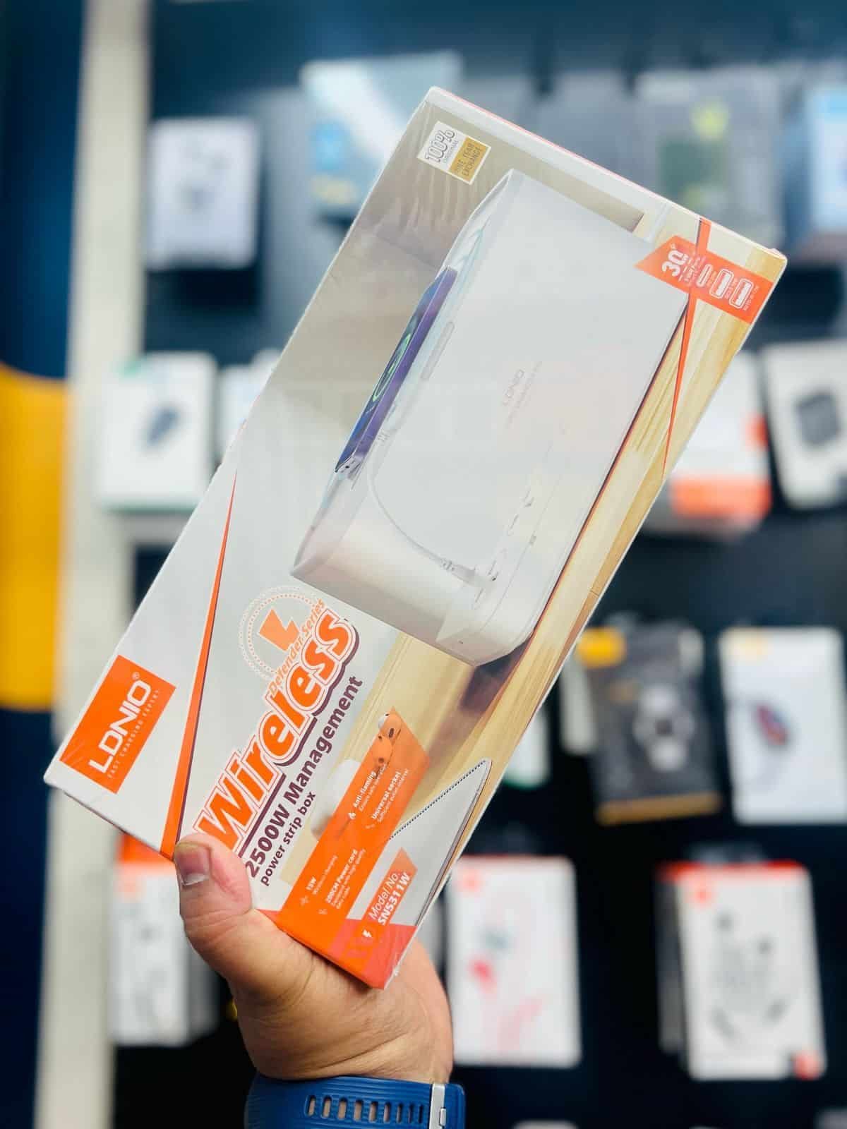 LDNIO SN5311W Smart Outlets Power Socket Storage Box With Wireless Charging 1